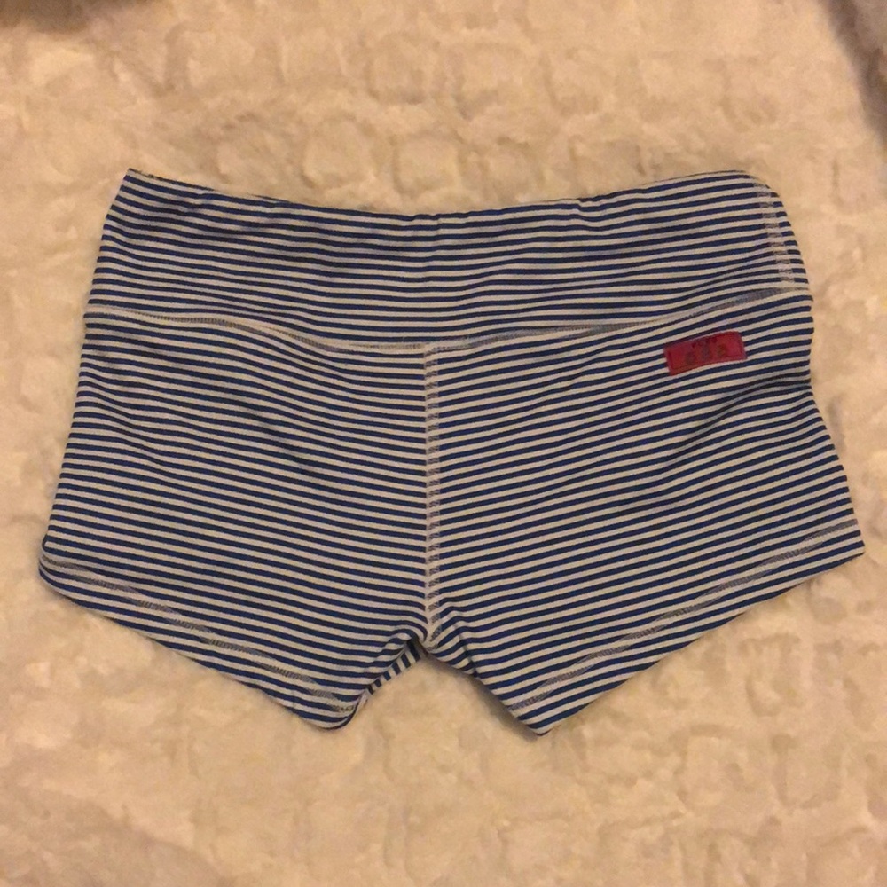 Small limited edition FLEO x 585 shorts